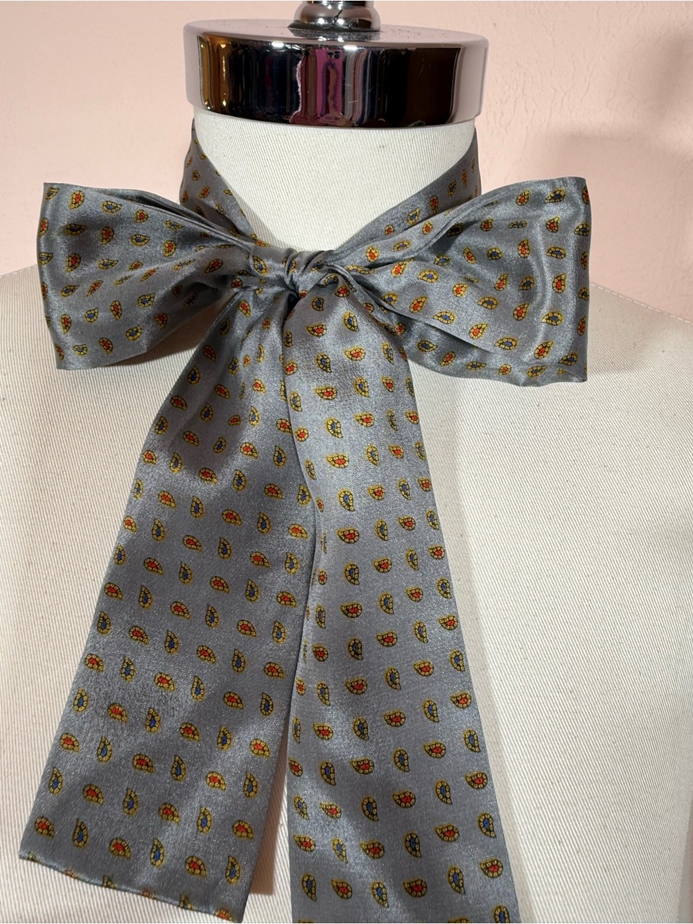 Vintage 1980 90’s Grey Paisley red Skinny silk Cravat bow neck Scarf Twilly